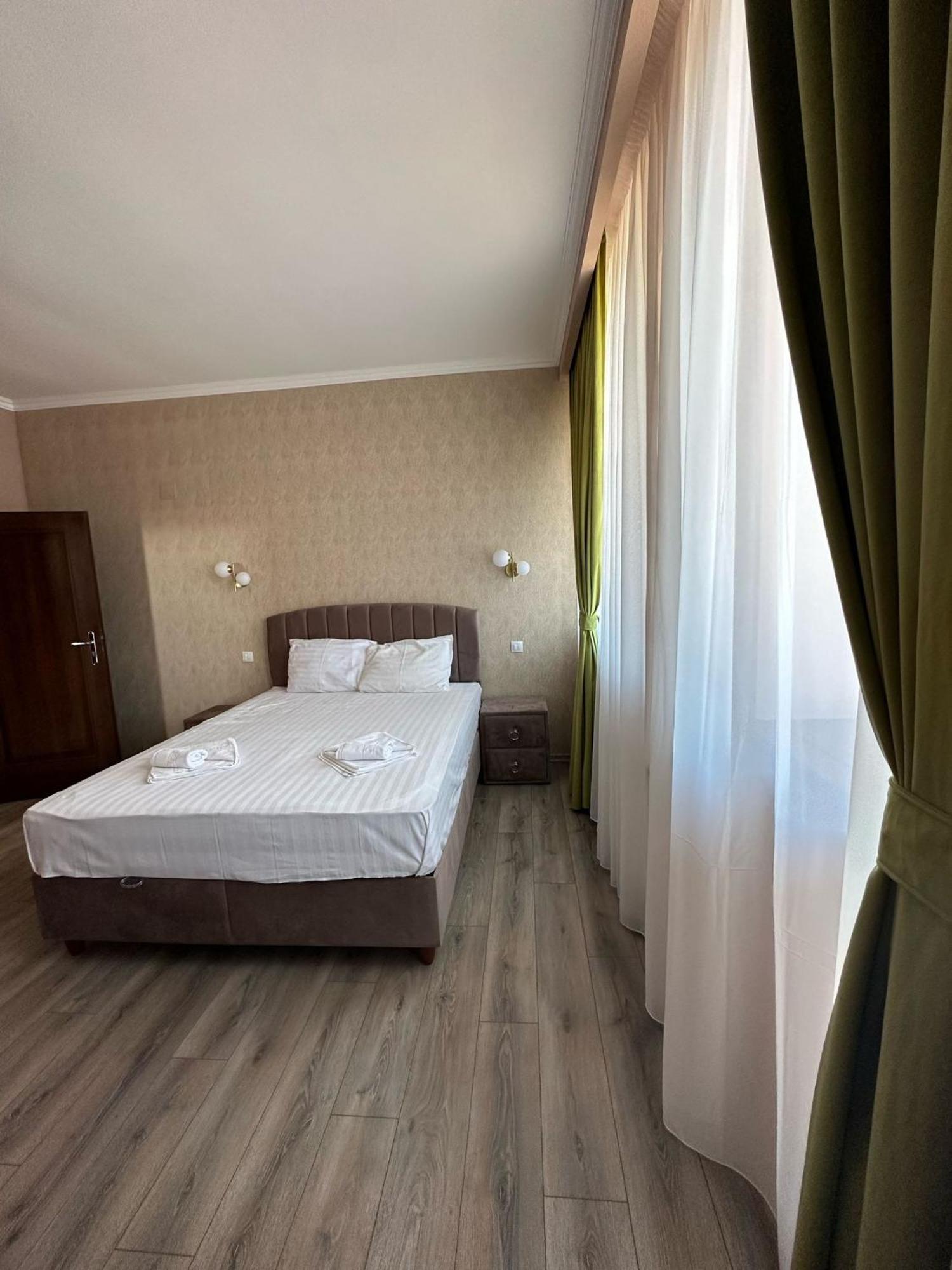 Coliseum Hotel Calafat Exterior foto